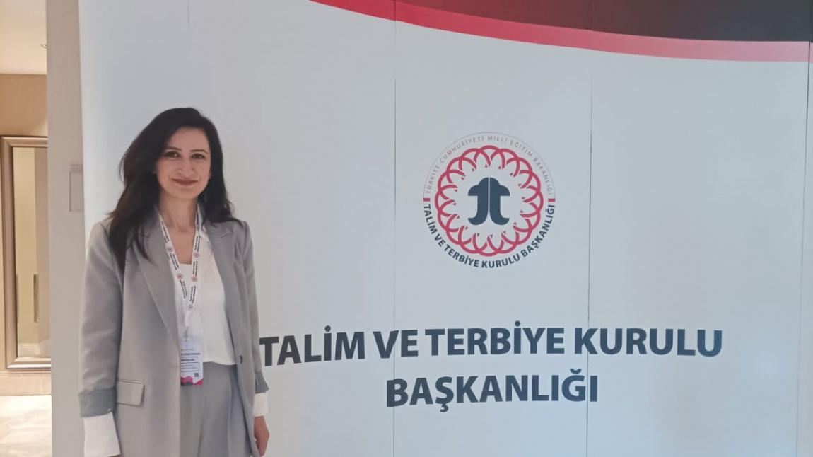 Türkçe öğretmenimiz Sinem Kadıoğlu Türkçe Öğretiminde İyi Uygulamalar Konferansı'nda yer aldı